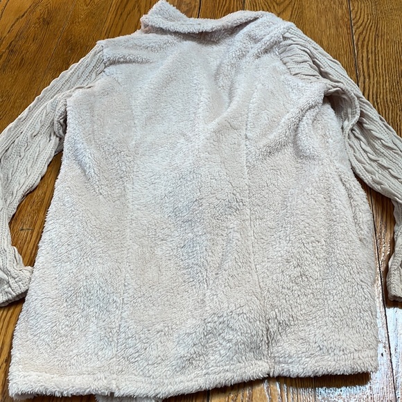 Suzanne Betro Weekend cardigan.  Cream with cable knit sleeves.  Size Large. - Picture 7 of 8
